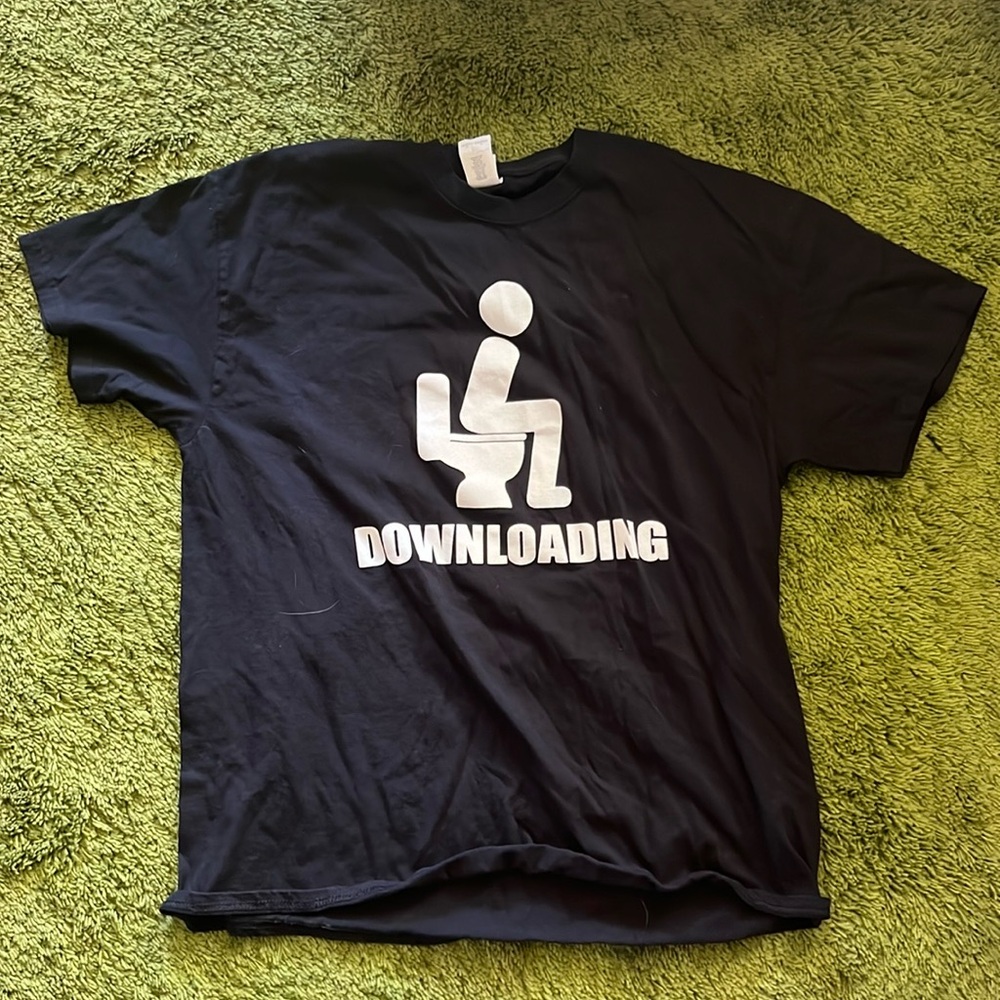 Men’s cotton t-shirt size XL , funny, on toilet downloading